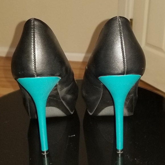 Jennifer Lopez Peep Toe Stilletos - Picture 2 of 3